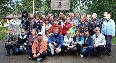 В 2010 году встречу земляков Сергей Жомир (на фото он в кепке) организовал в Ангарске, на одной из турбаз